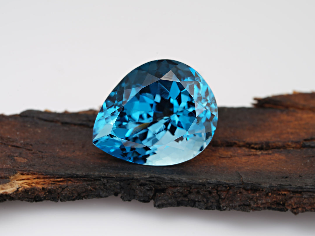 Is blue topaz or aquamarine more valuable?