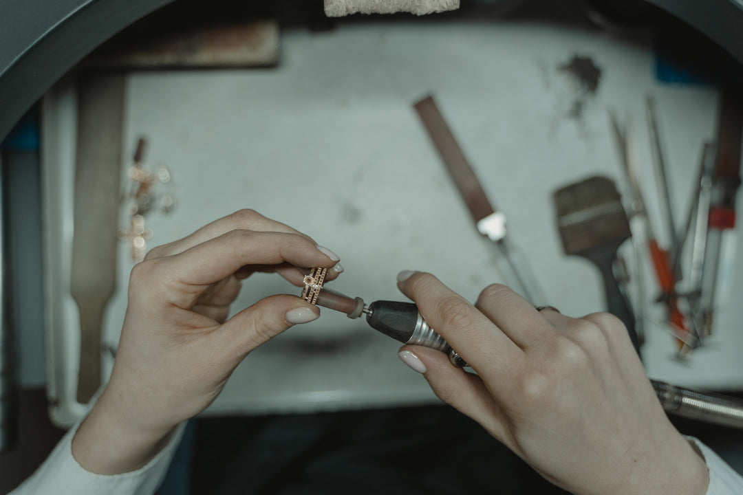 Custom Engagement Rings vs. Ready-Made Rings