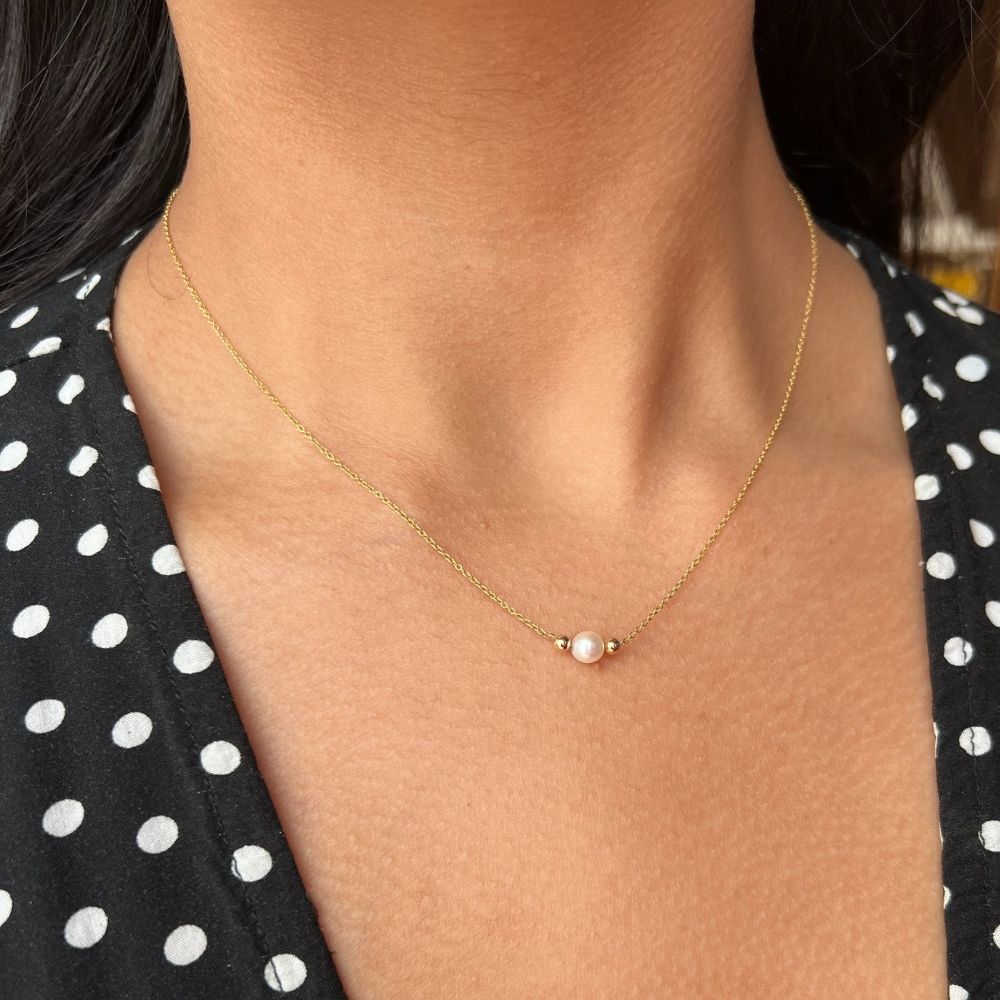 White Freshwater Cultured Pearl Necklace With 14 Karat Yellow Gold Chain