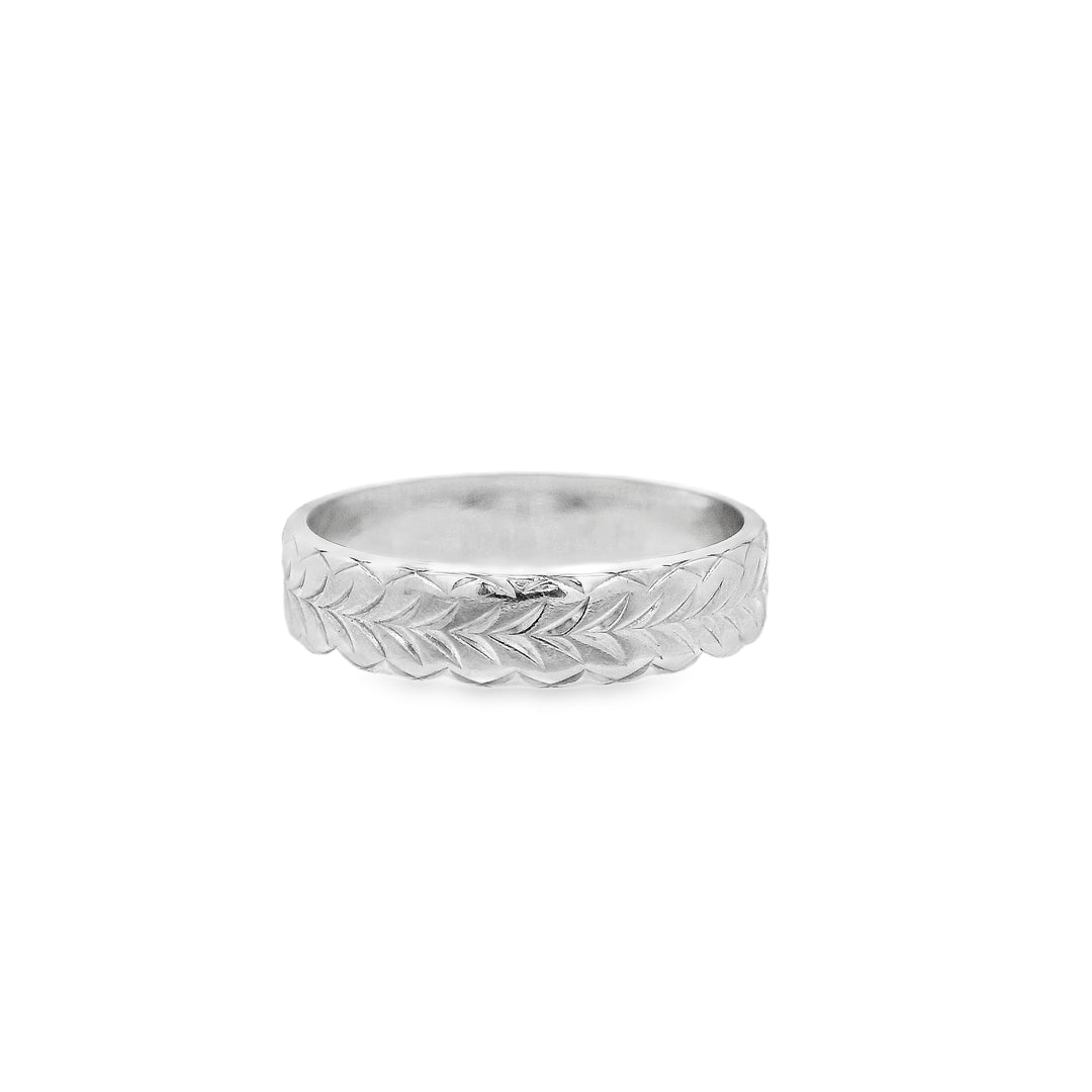 Estate - 18 Karat White Gold Polished 4.5mm Wide Patterned Band, Size 6.5.